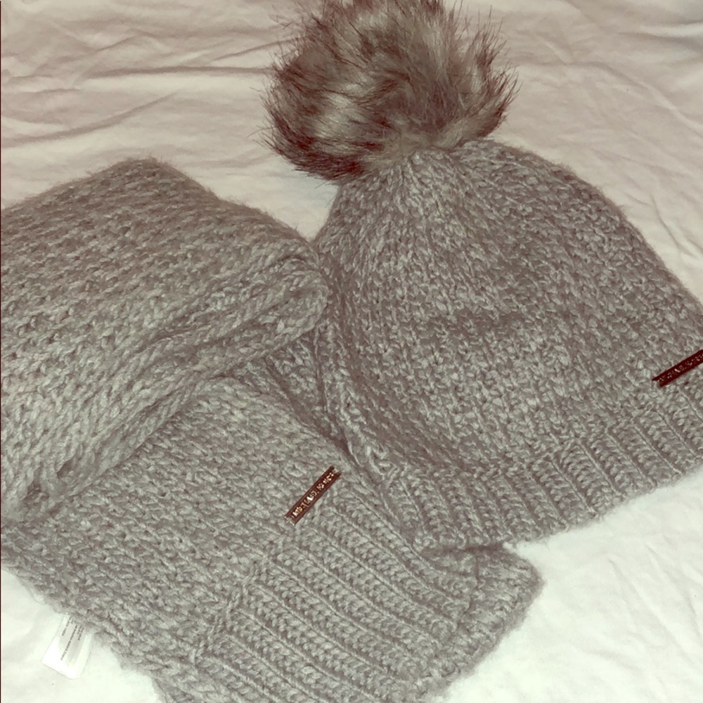Michael Kors hat and scarf set! 🧣‼️⚠️‼️⚠️‼️⚠️‼️